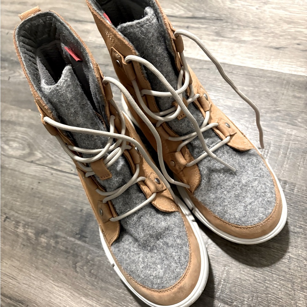 Sorel Boots - excellent - like new